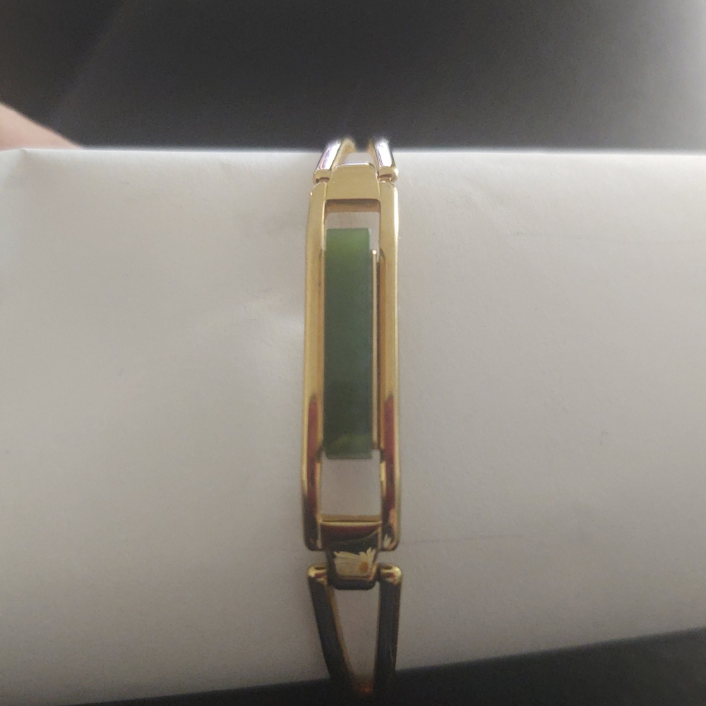 Vintage AVON Treasured Jade Bracelet  Gold Tone Signed